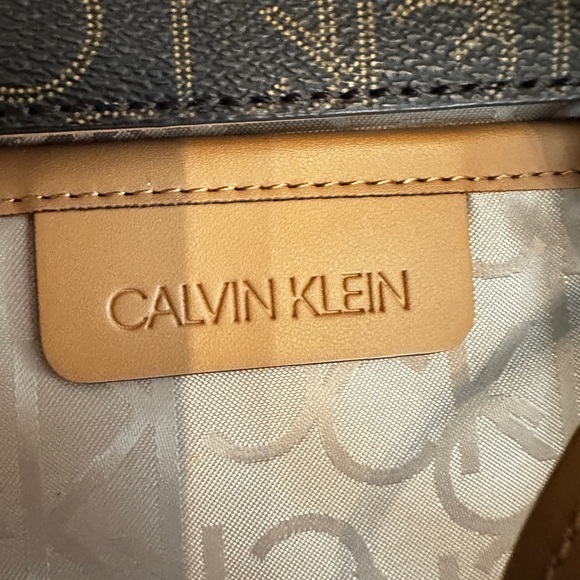 Calvin Klein Tote Handbag RN 54163 MANUFACTURER'S SUGGESTED RETAIL PRICE $396 - Picture 11 of 16